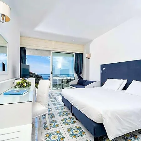 Regina Cristina Otel Capri