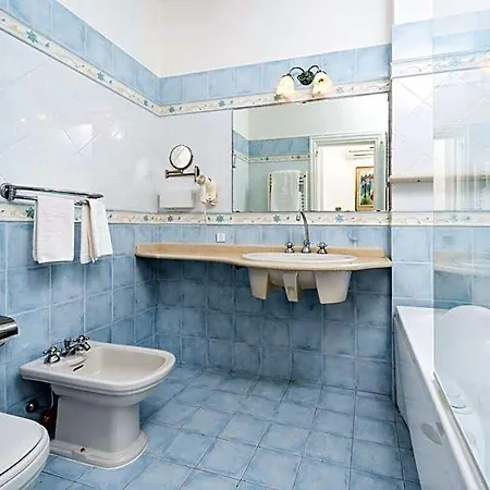 Regina Cristina 4*