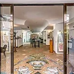 里贾纳克里斯蒂娜酒店 酒店